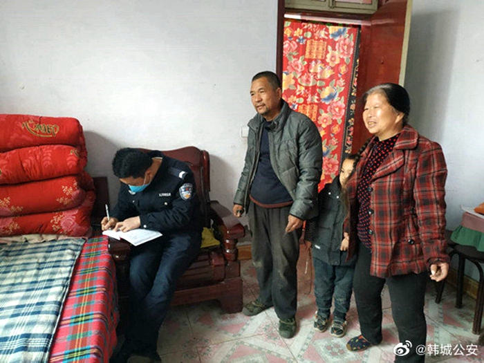 近日，韩城公安金城派出所持续开展“百万警进千万家”活动。