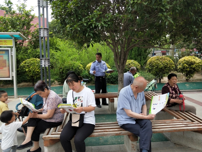 华州公安开展“关爱妇女儿童 反对拐骗拐卖”宣传活动