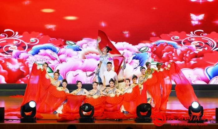 “永远跟党走”临渭区举办庆祝中国共产党成立100周年大型文艺汇演（组图）