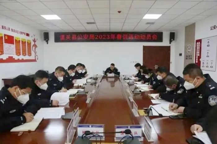 潼关县公安局召开2023年春训动员会。