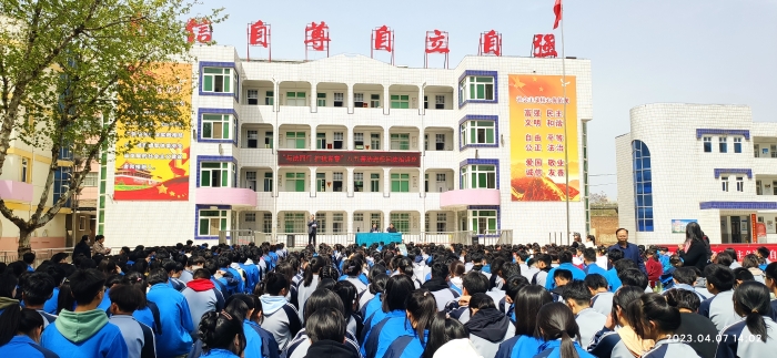 八五普法进校园活动为自立中学800余名中小学生进行法治教育